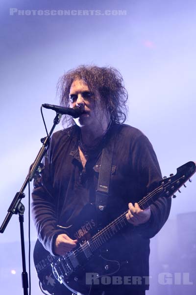 THE CURE - 2012-06-30 - BELFORT - Presqu'ile du Malsaucy - Robert James Smith